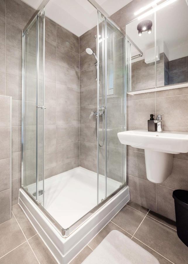 Modern Riverside With Free Parking Apartment *