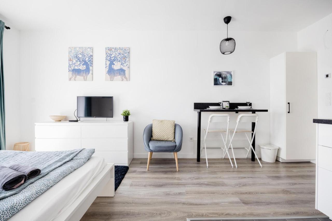 Modern Riverside With Free Parking Apartment